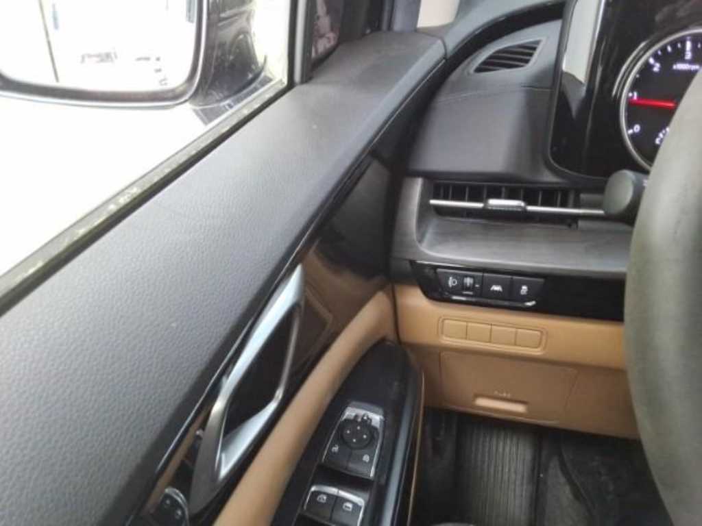 KIA Carnival - Vista 3