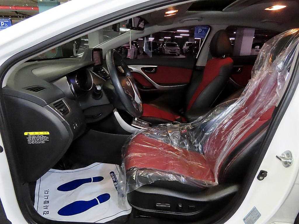 HYUNDAI Avante - Vista 6