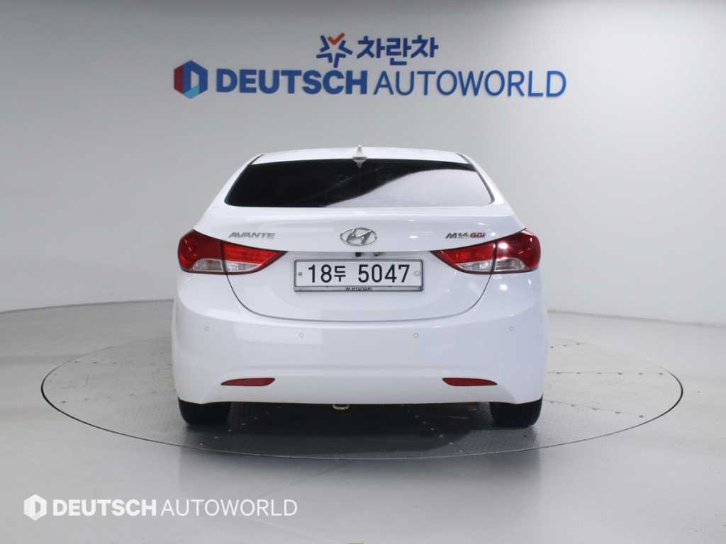 HYUNDAI Avante - Vista 4