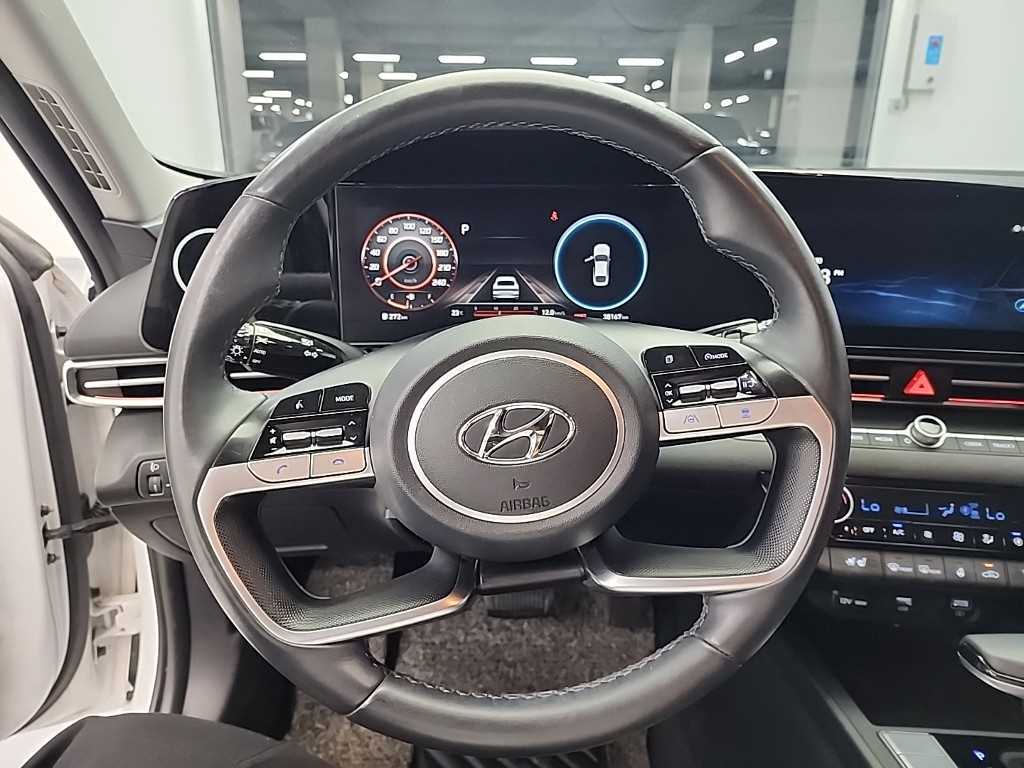 HYUNDAI Avante - Vista 9