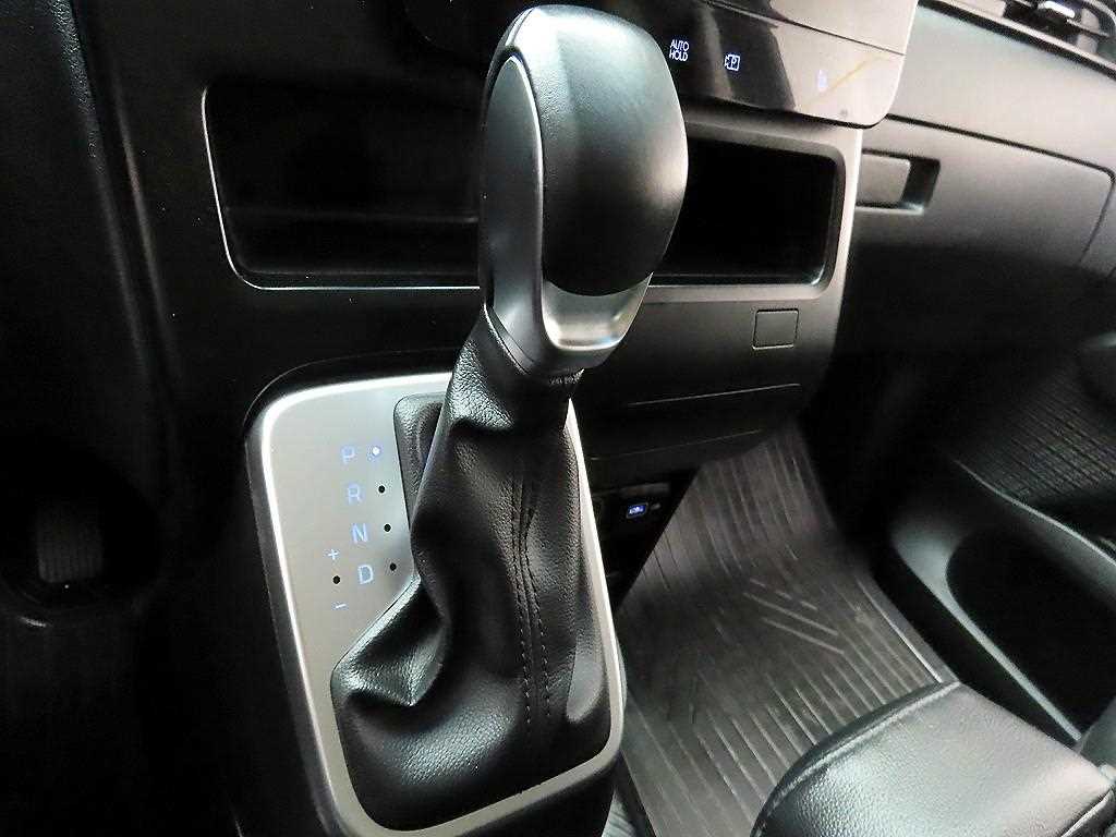 HYUNDAI Staria - Vista 10