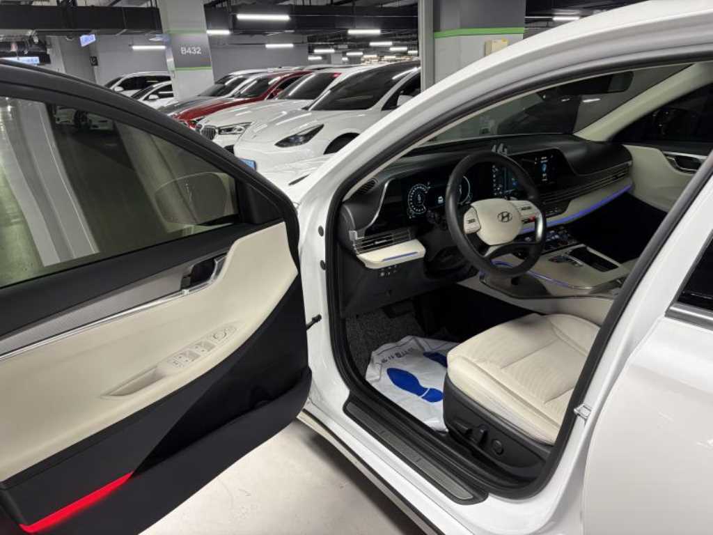 HYUNDAI Grandeur - Vista 7