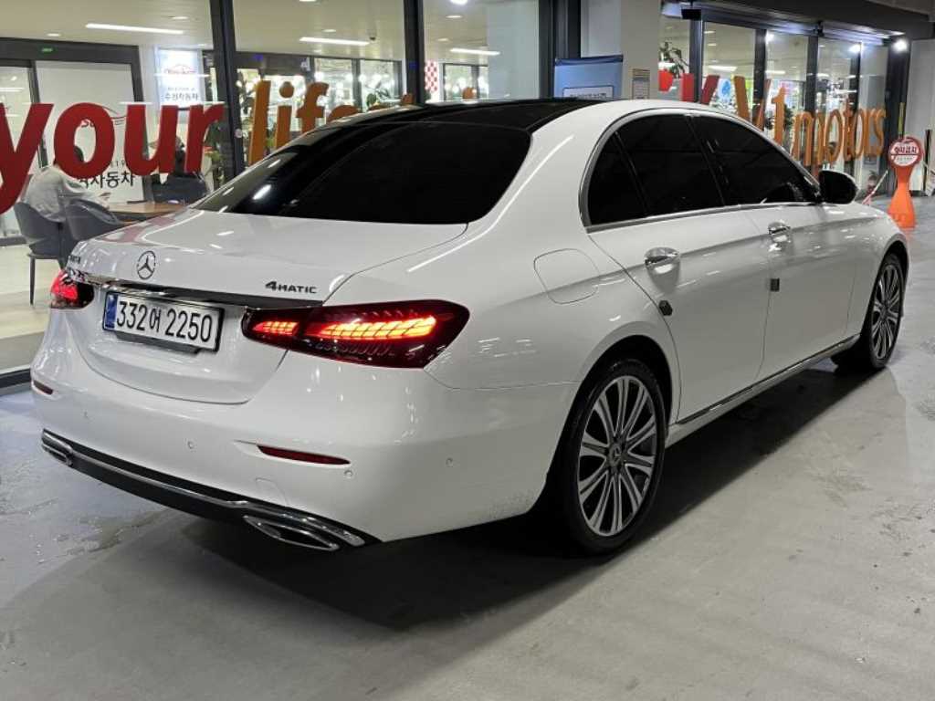 Mercedes Benz E class - Vista 4