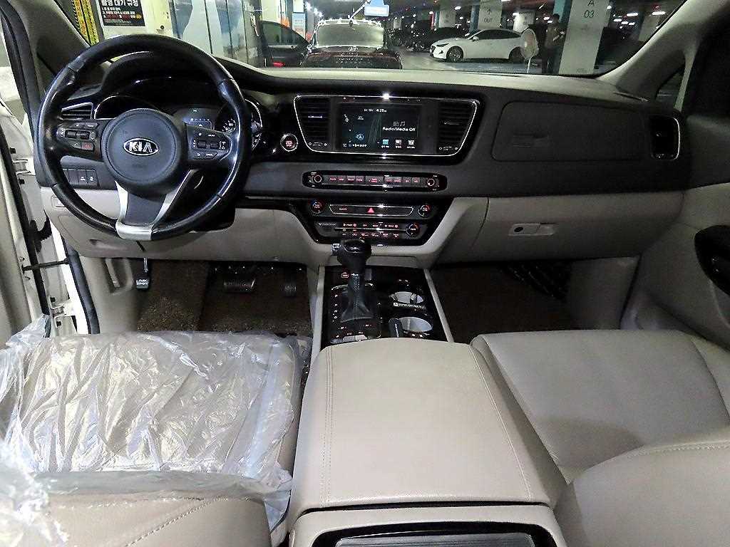KIA Carnival - Vista 10
