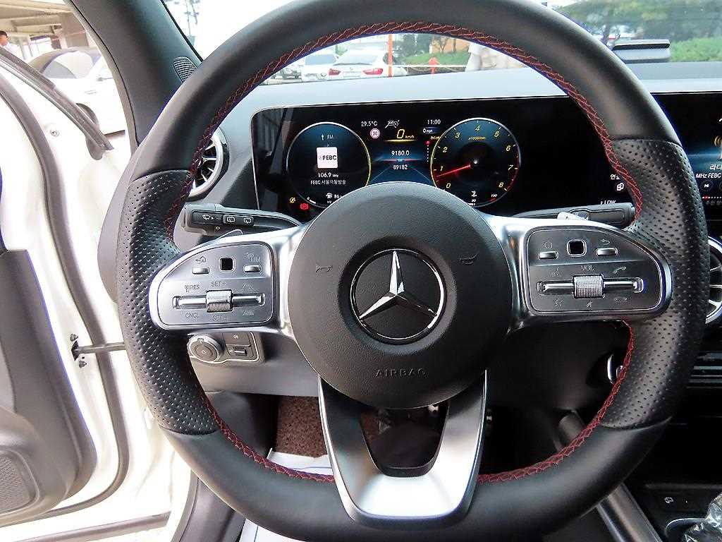 Mercedes Benz GLA Class - Vista 8