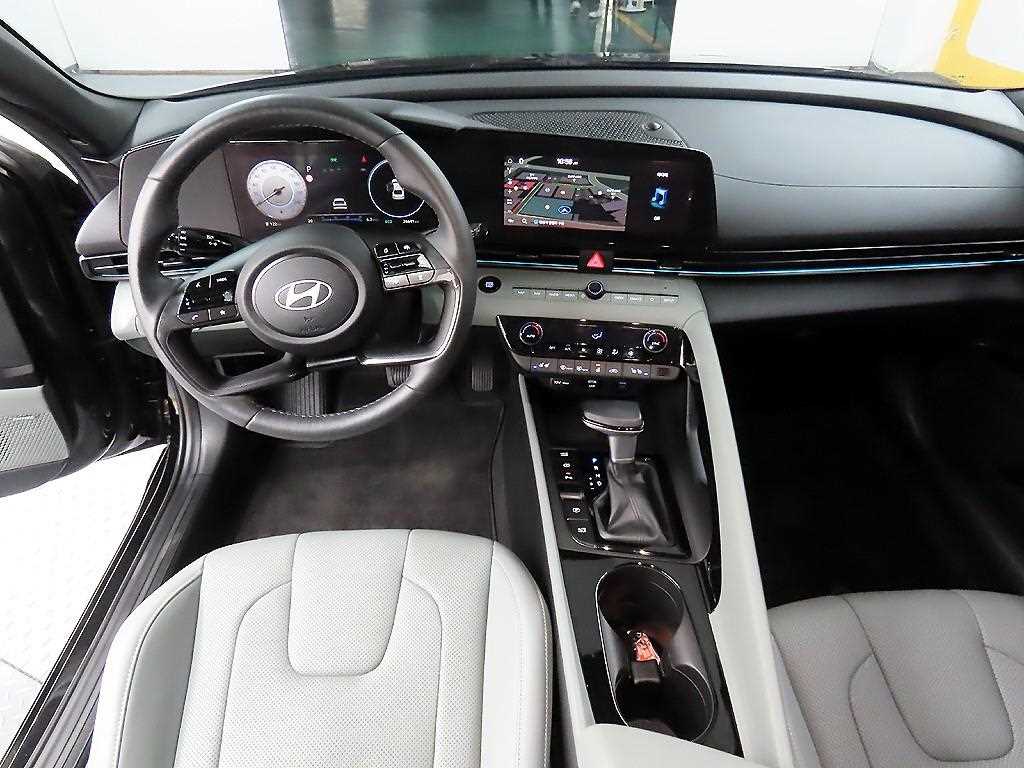 HYUNDAI Avante - Vista 7