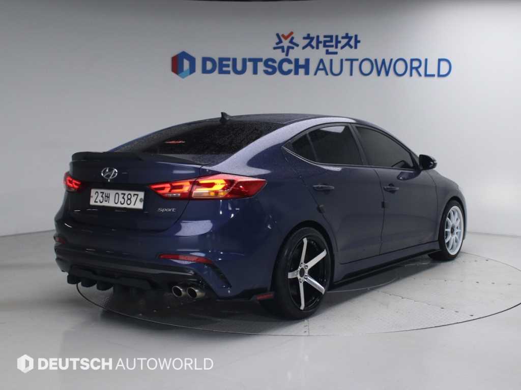 HYUNDAI Avante - Vista 2