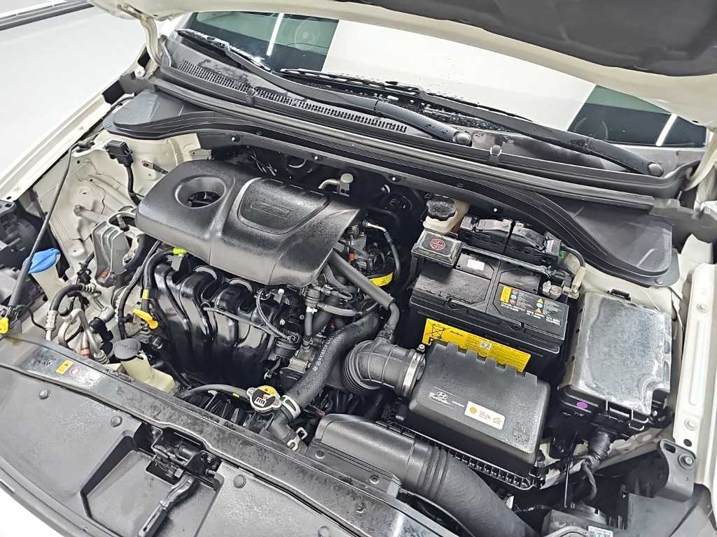 HYUNDAI Avante - Vista 5