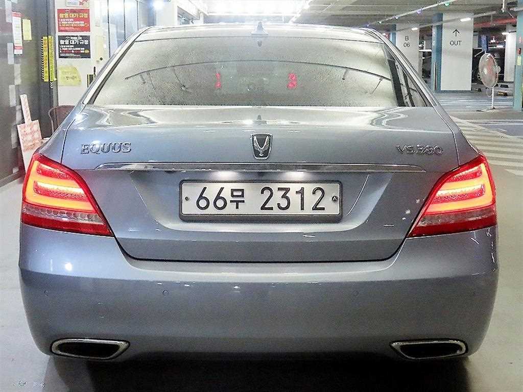 HYUNDAI Equus - Vista 5