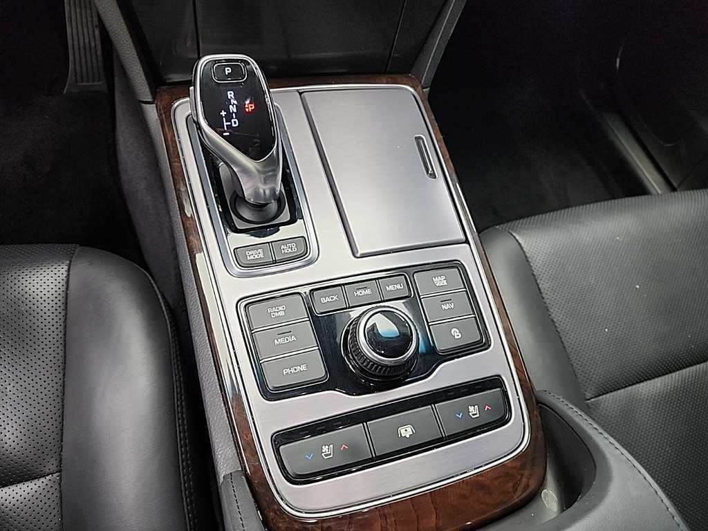 HYUNDAI Equus - Vista 8