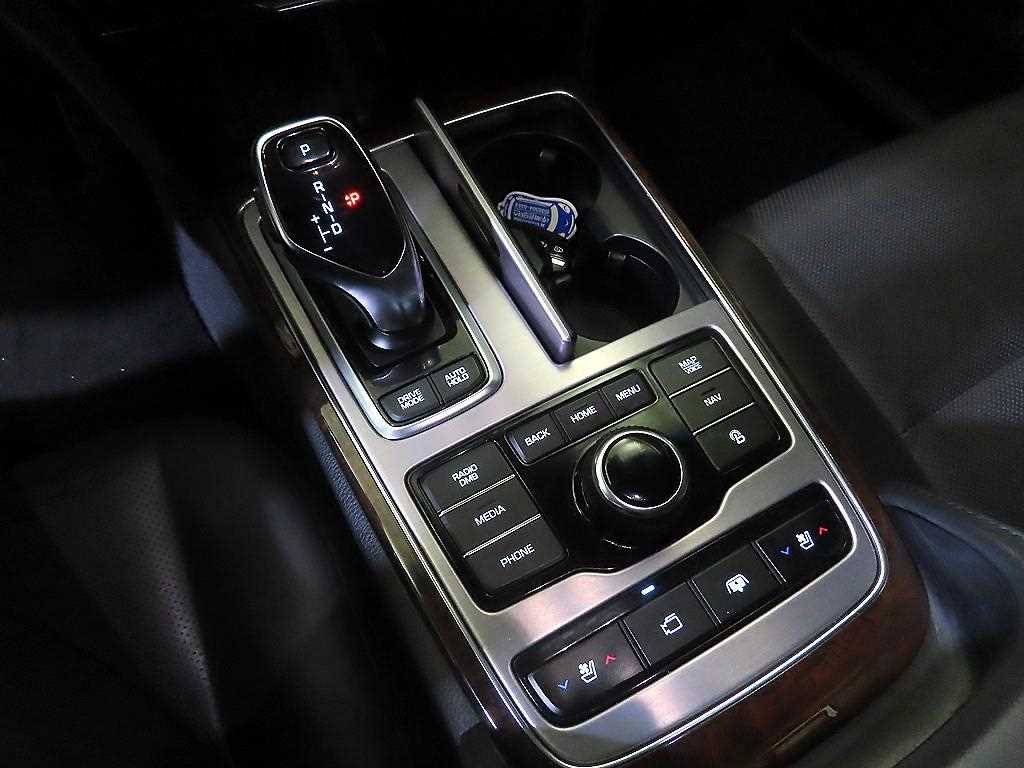 HYUNDAI Equus - Vista 12
