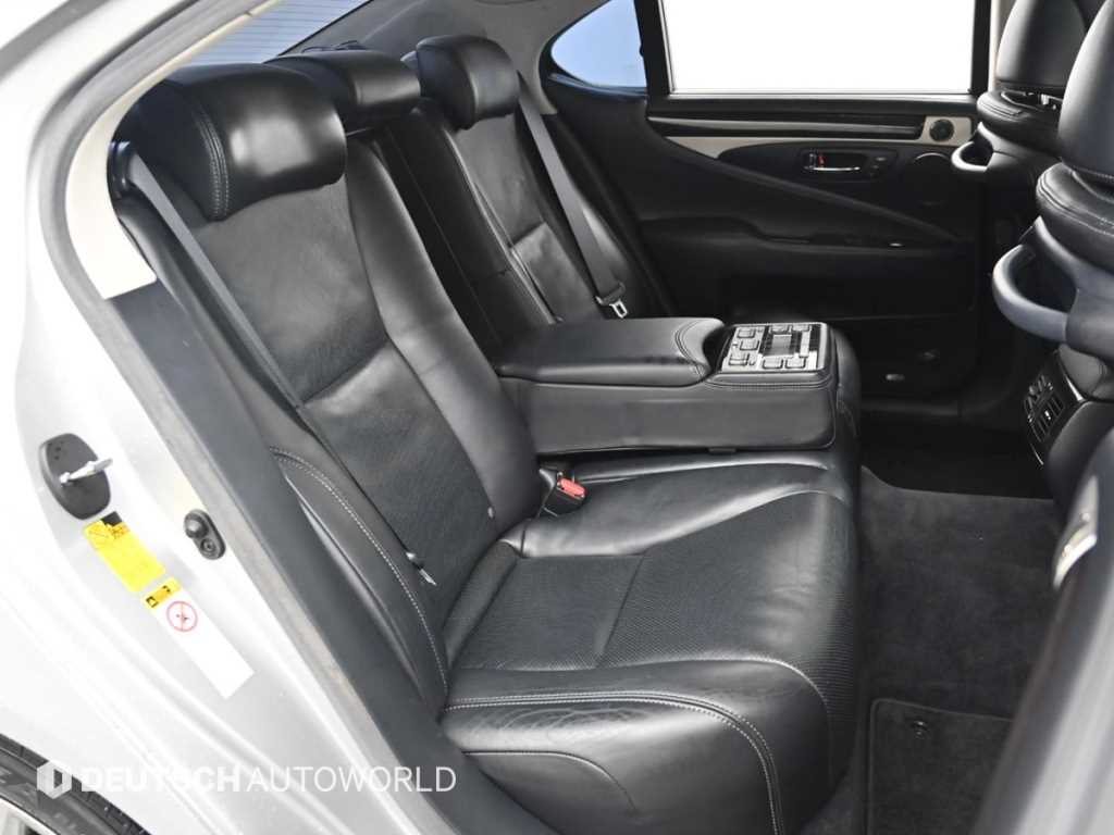 Lexus LS - Vista 12