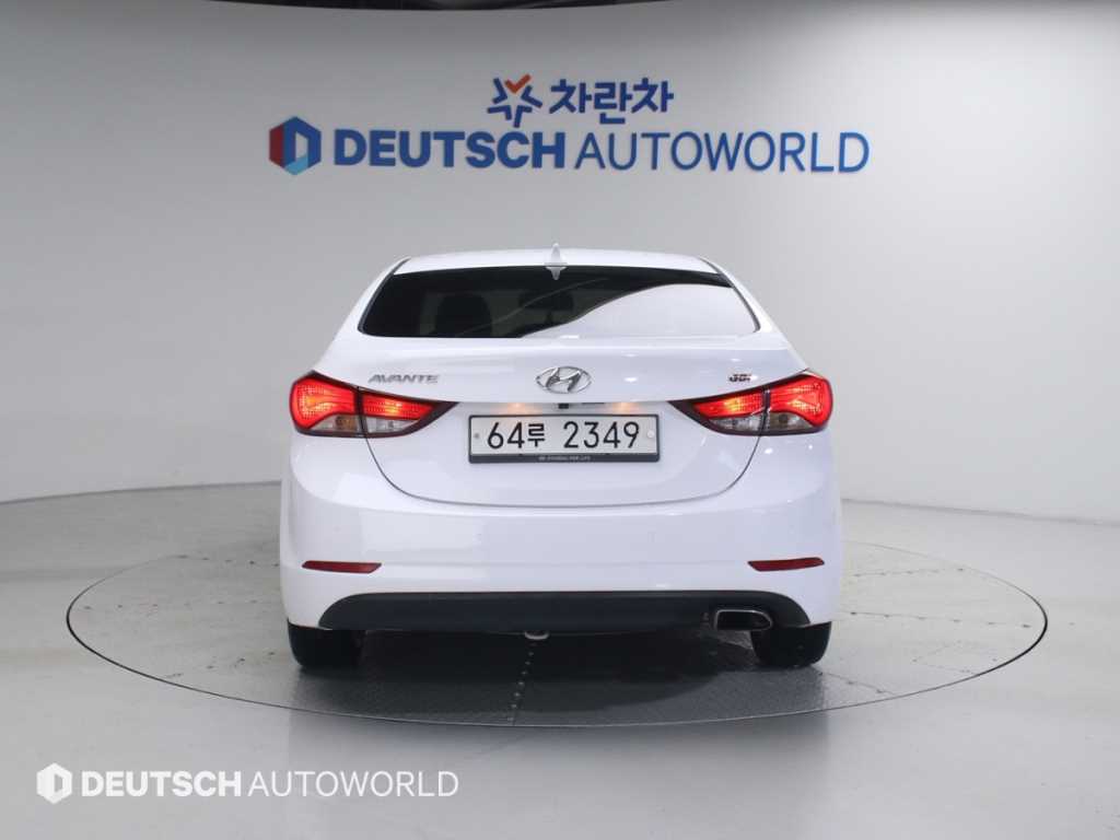 HYUNDAI Avante - Vista 4