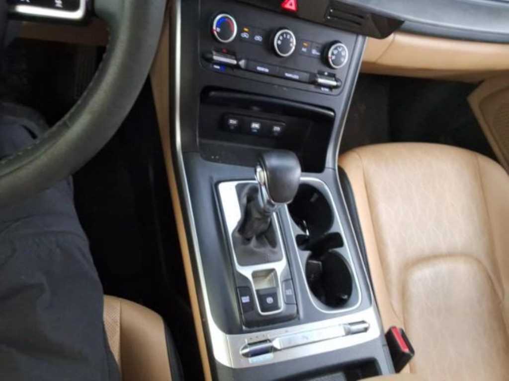 KIA Carnival - Vista 6