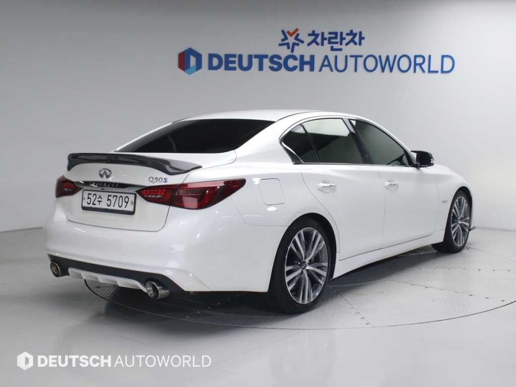 Infiniti Q - Vista 2