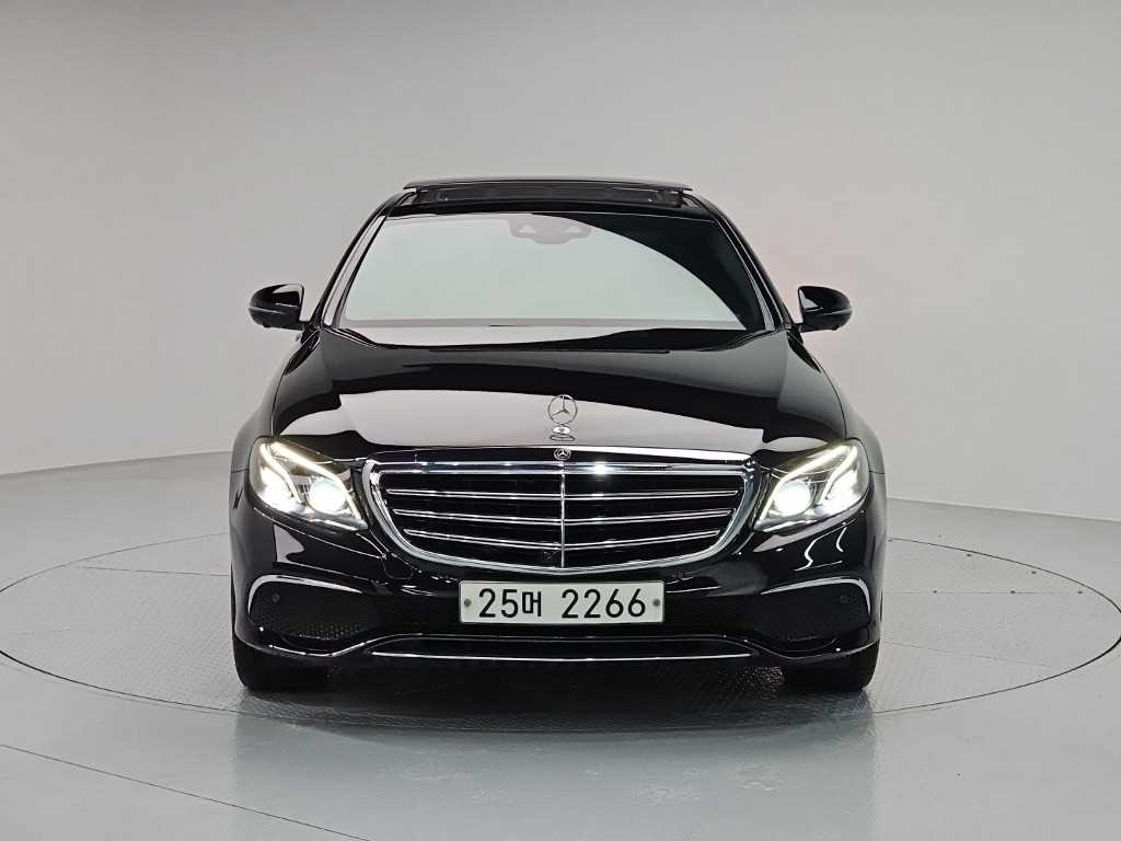 Mercedes Benz E class - Vista 2