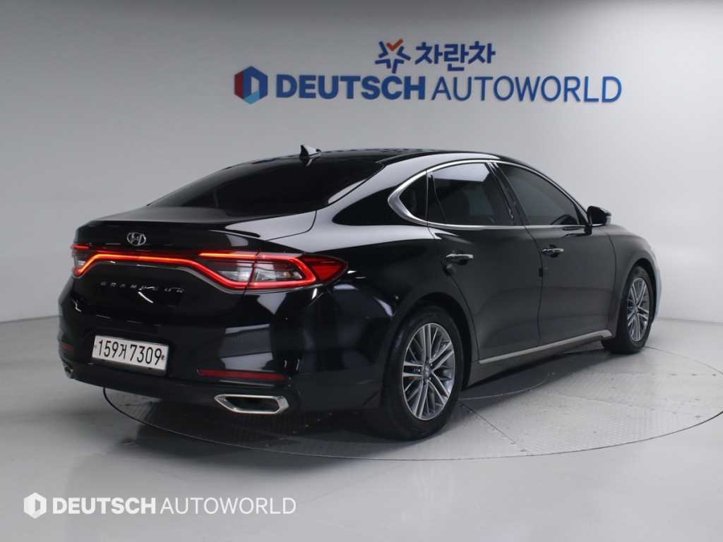 HYUNDAI Grandeur - Vista 2