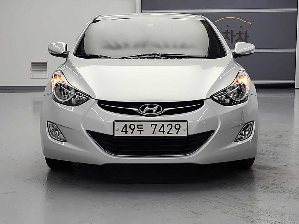 HYUNDAI Avante - Vista 2