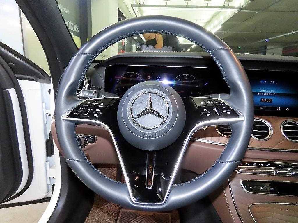 Mercedes Benz E class - Vista 8