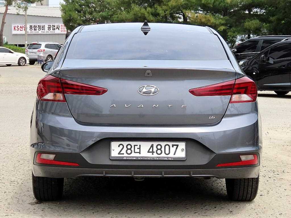 HYUNDAI Avante - Vista 4