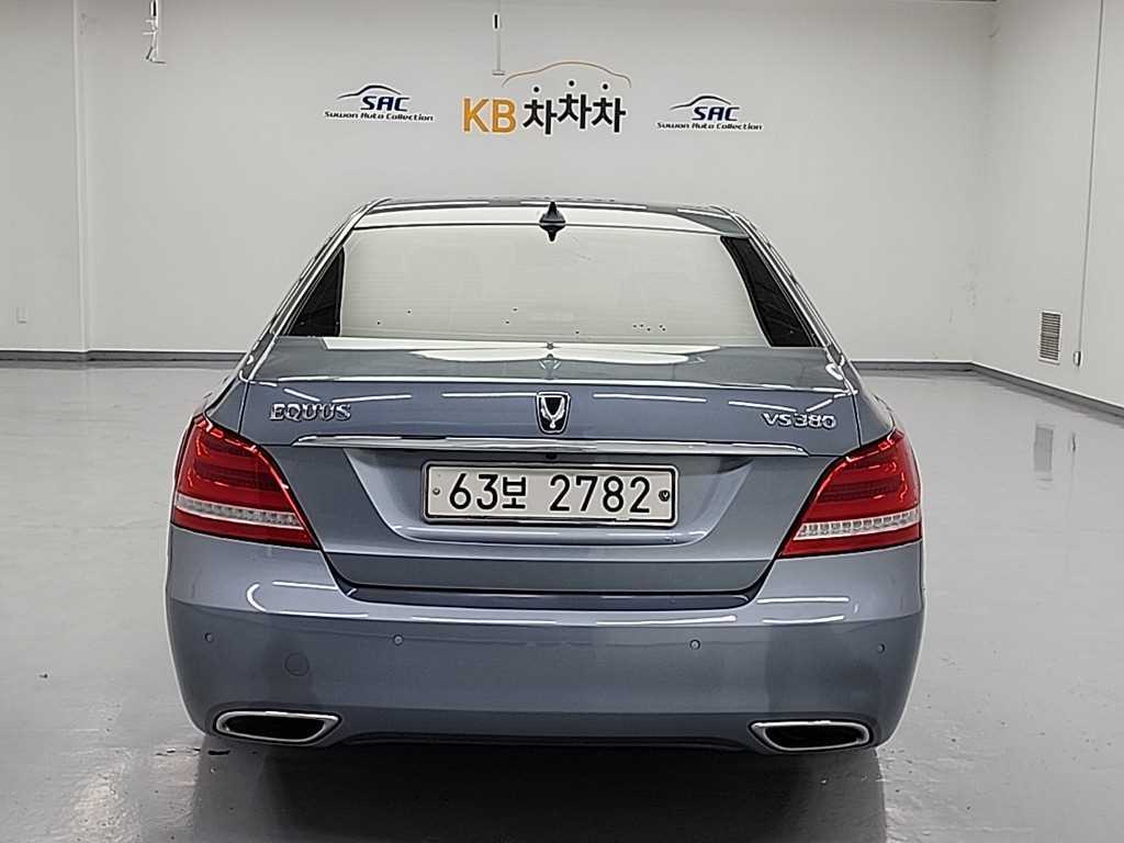 HYUNDAI Equus - Vista 3