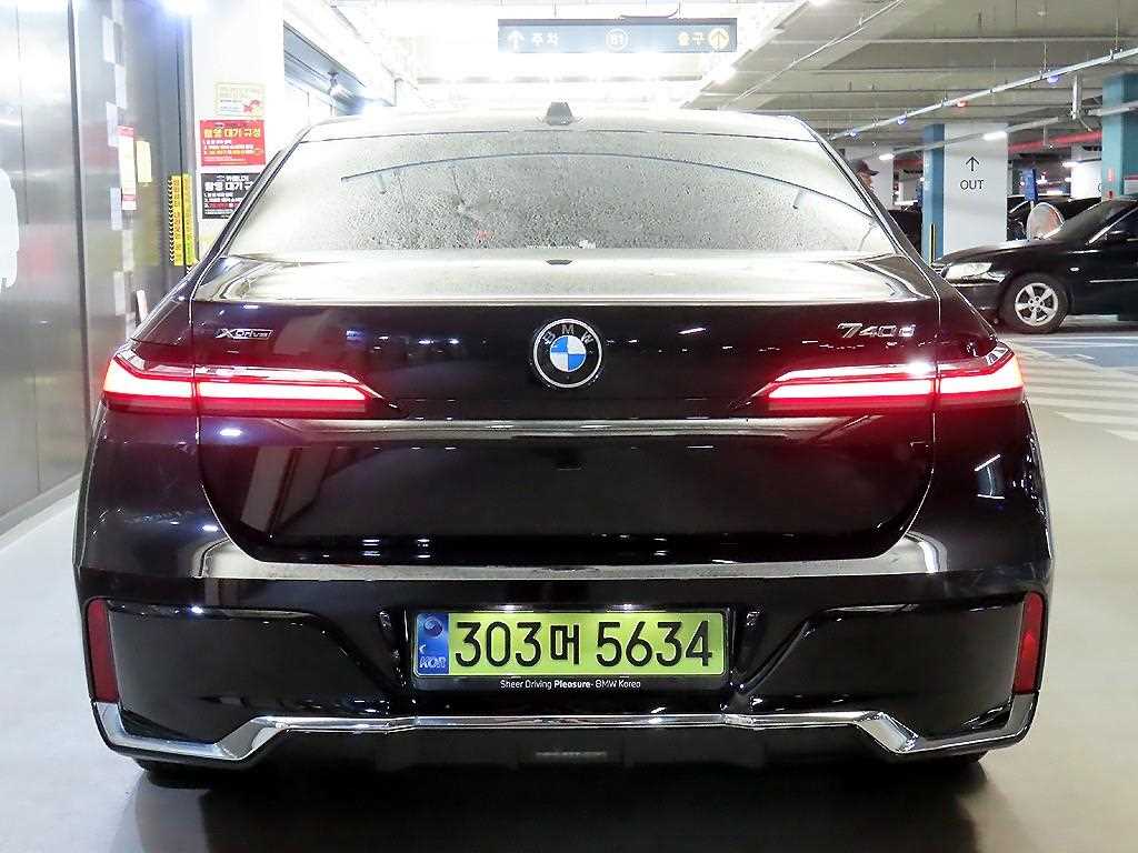 BMW 7 Series - Vista 5