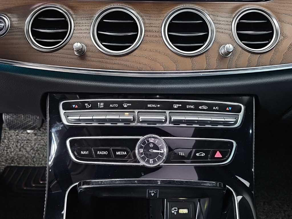 Mercedes Benz E class - Vista 10