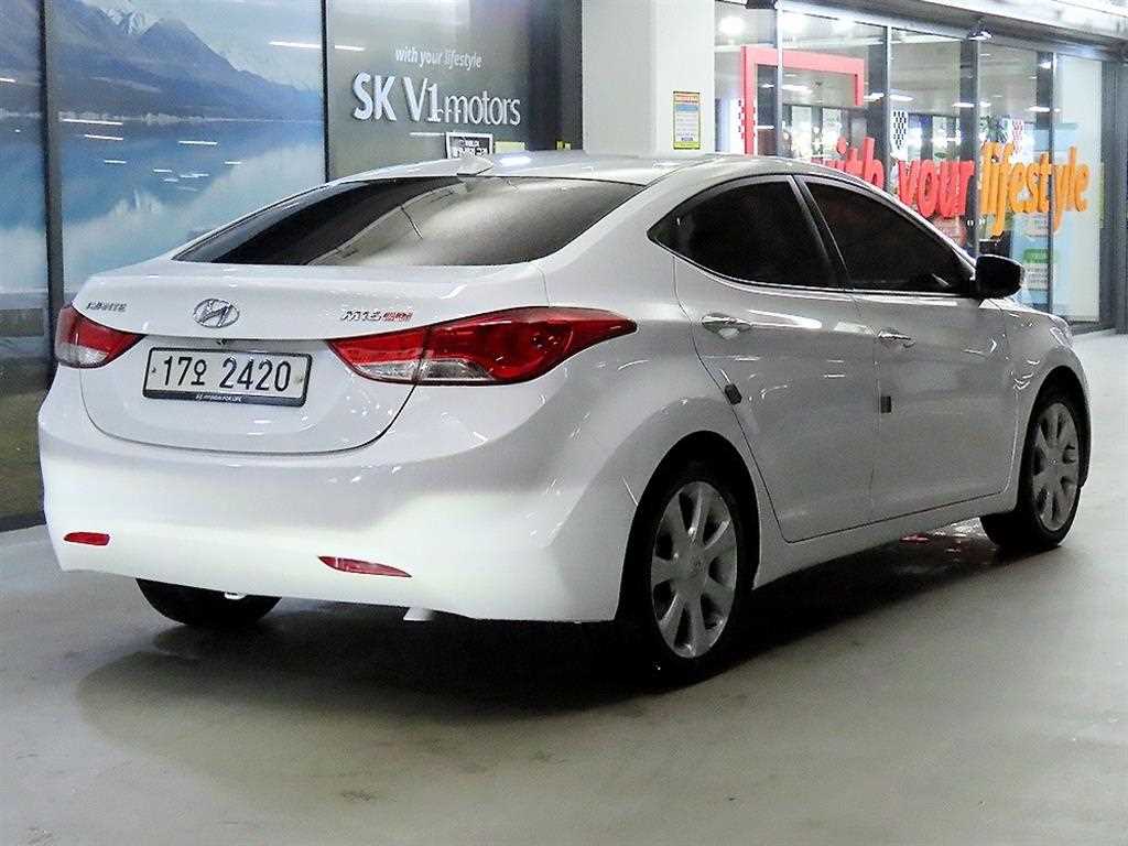 HYUNDAI Avante - Vista 4