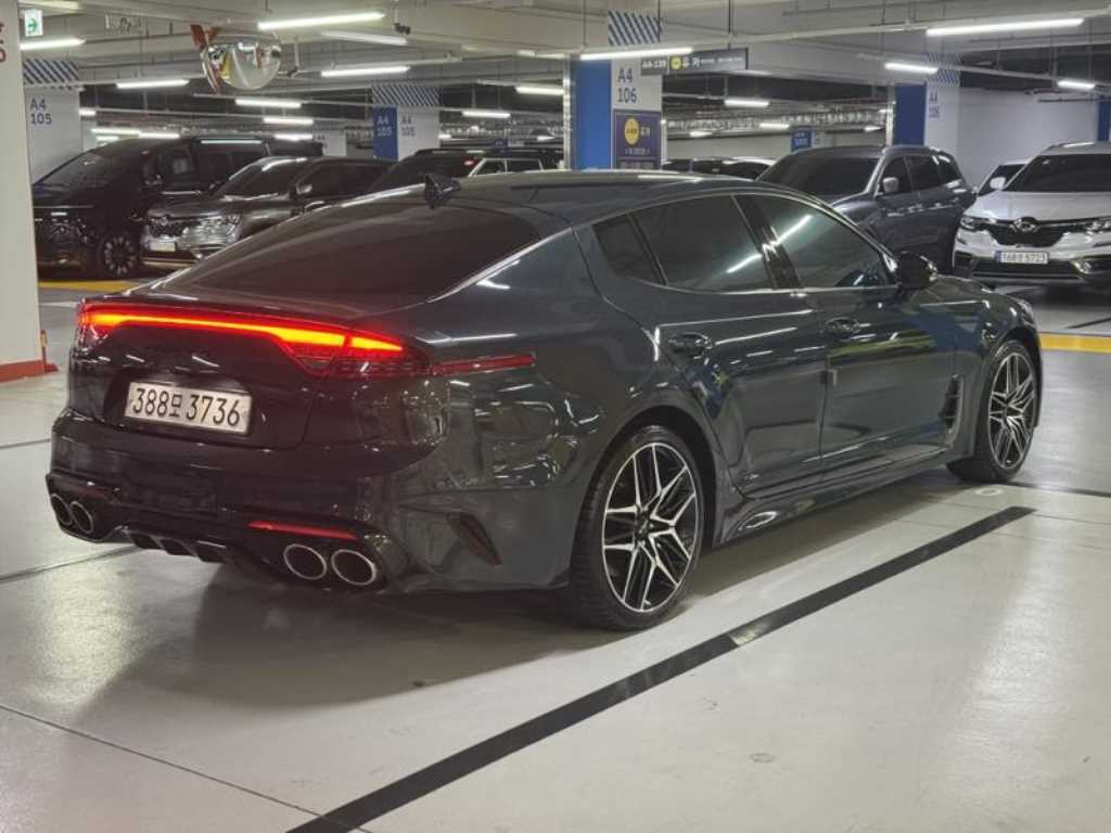 KIA Stinger - Vista 4