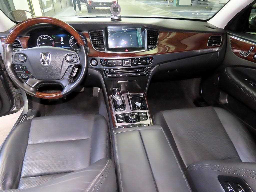 HYUNDAI Equus - Vista 10
