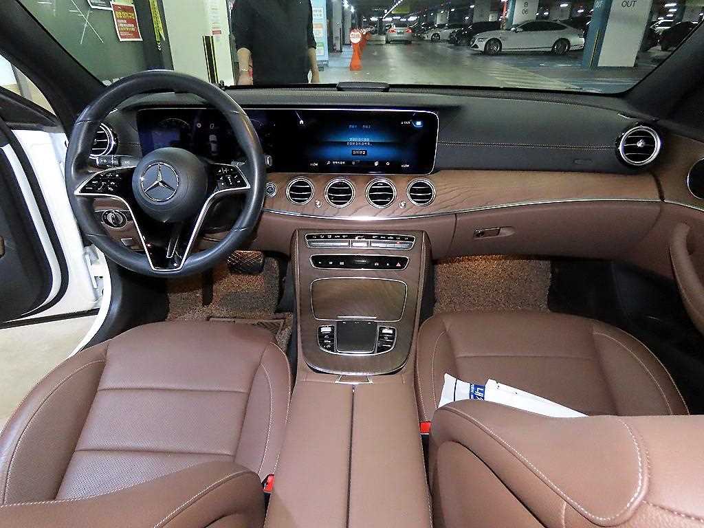 Mercedes Benz E class - Vista 10