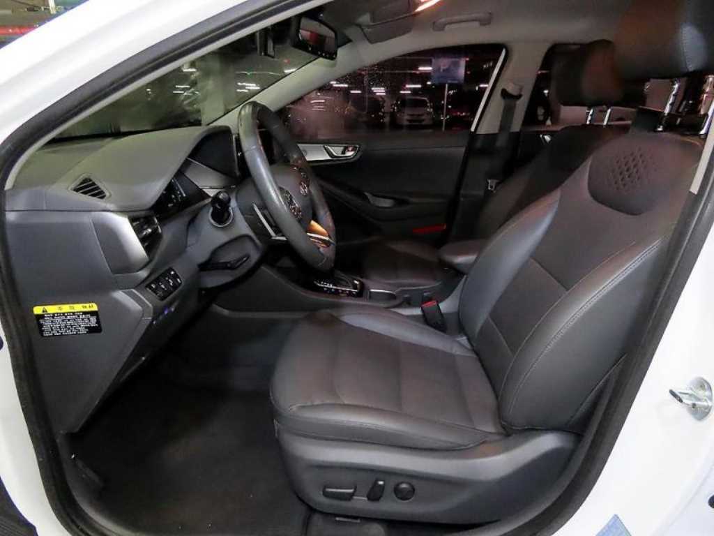 HYUNDAI Ioniq - Vista 6