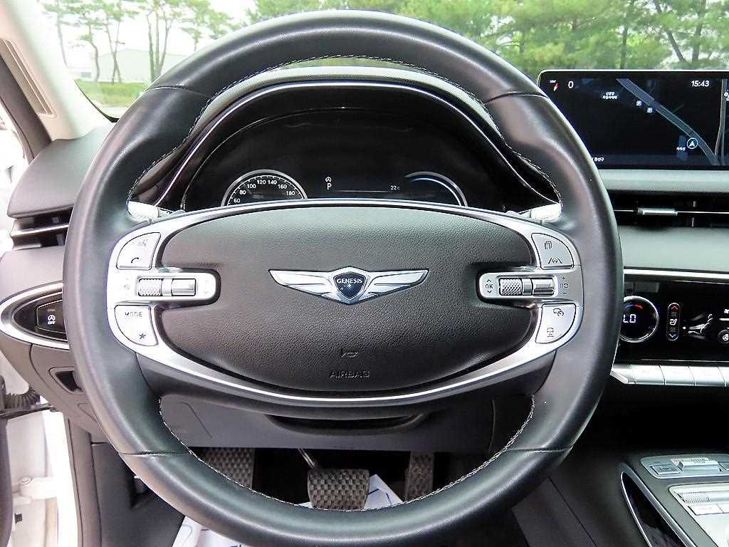 Genesis GV70 - Vista 8