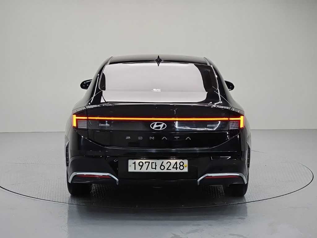 HYUNDAI Sonata - Vista 3