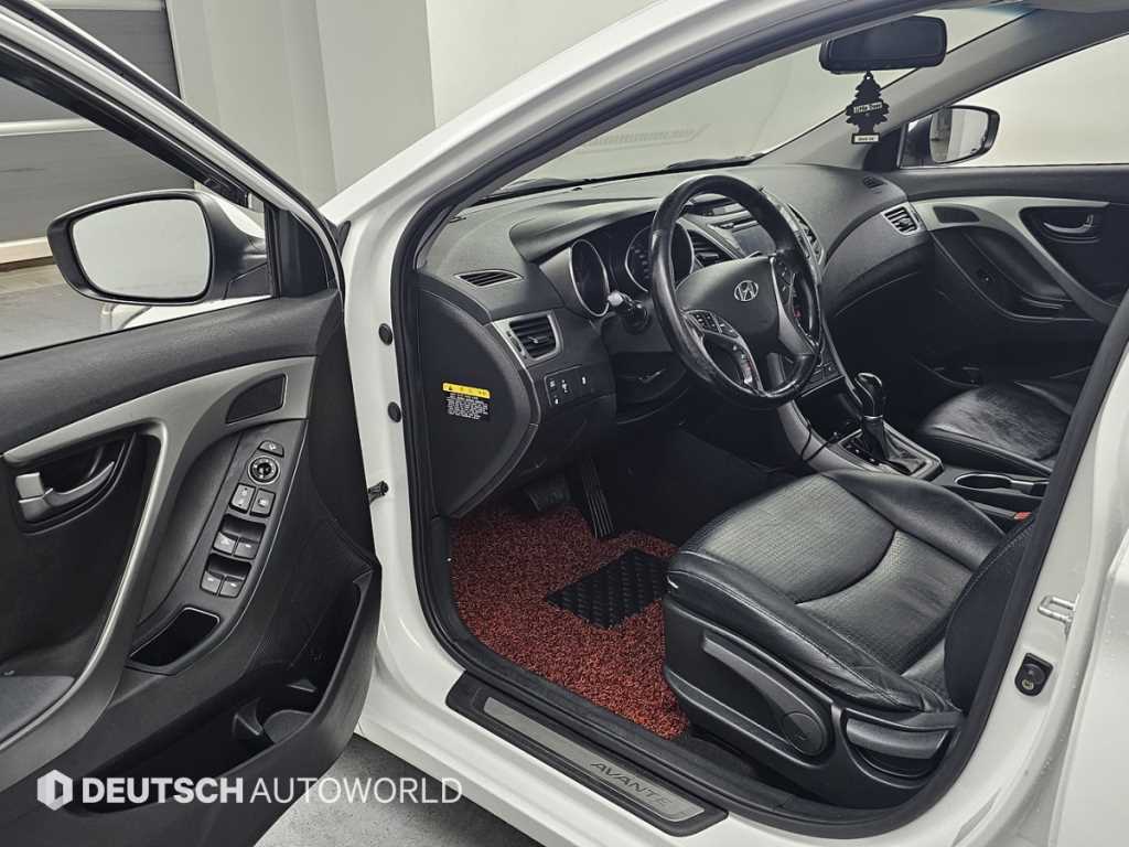 HYUNDAI Avante - Vista 11