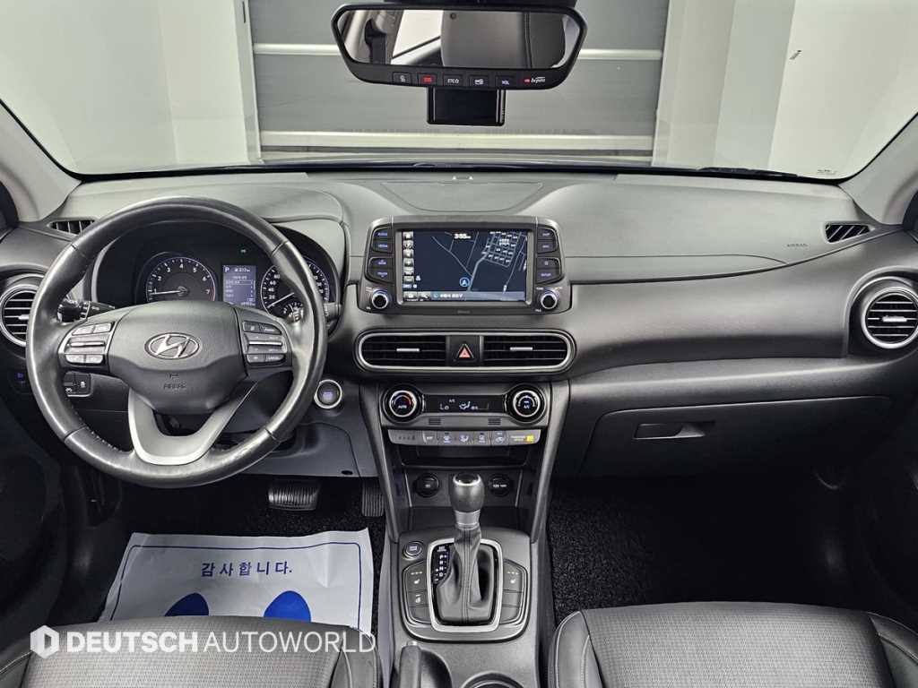 HYUNDAI Kona - Vista 7