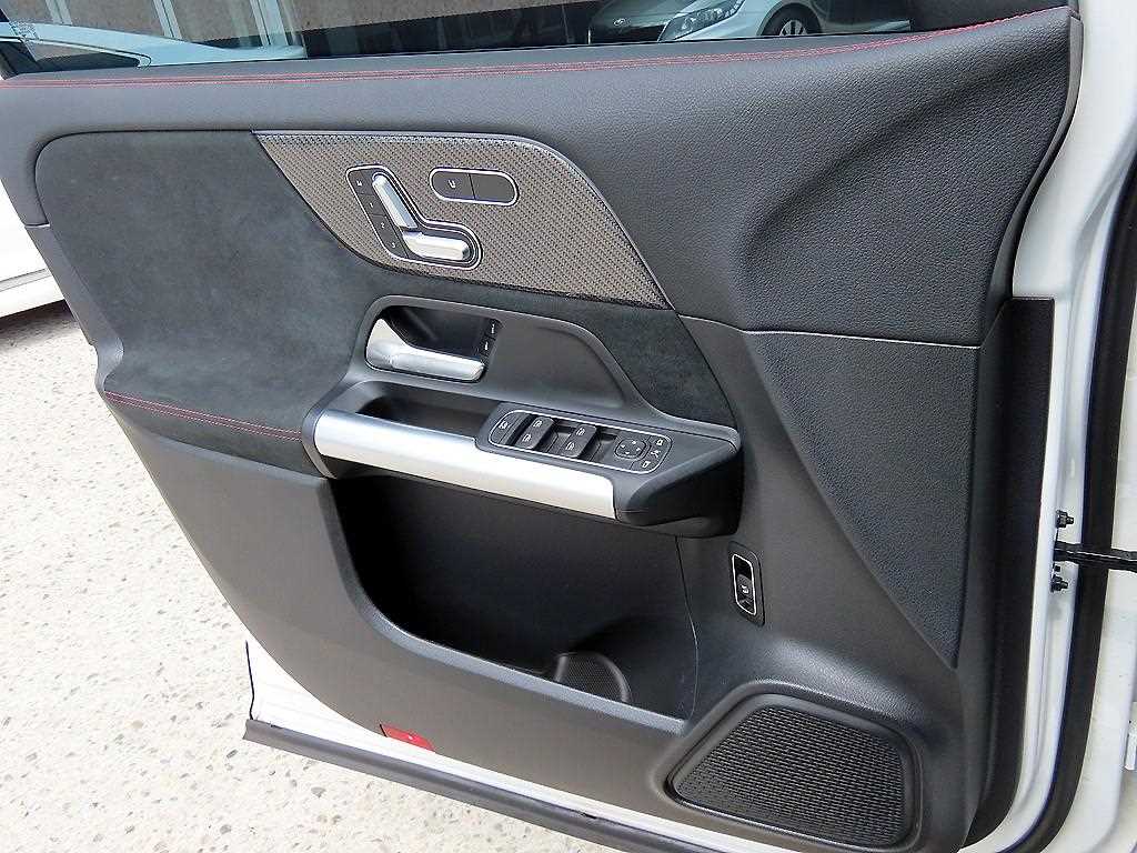 Mercedes Benz GLA Class - Vista 11