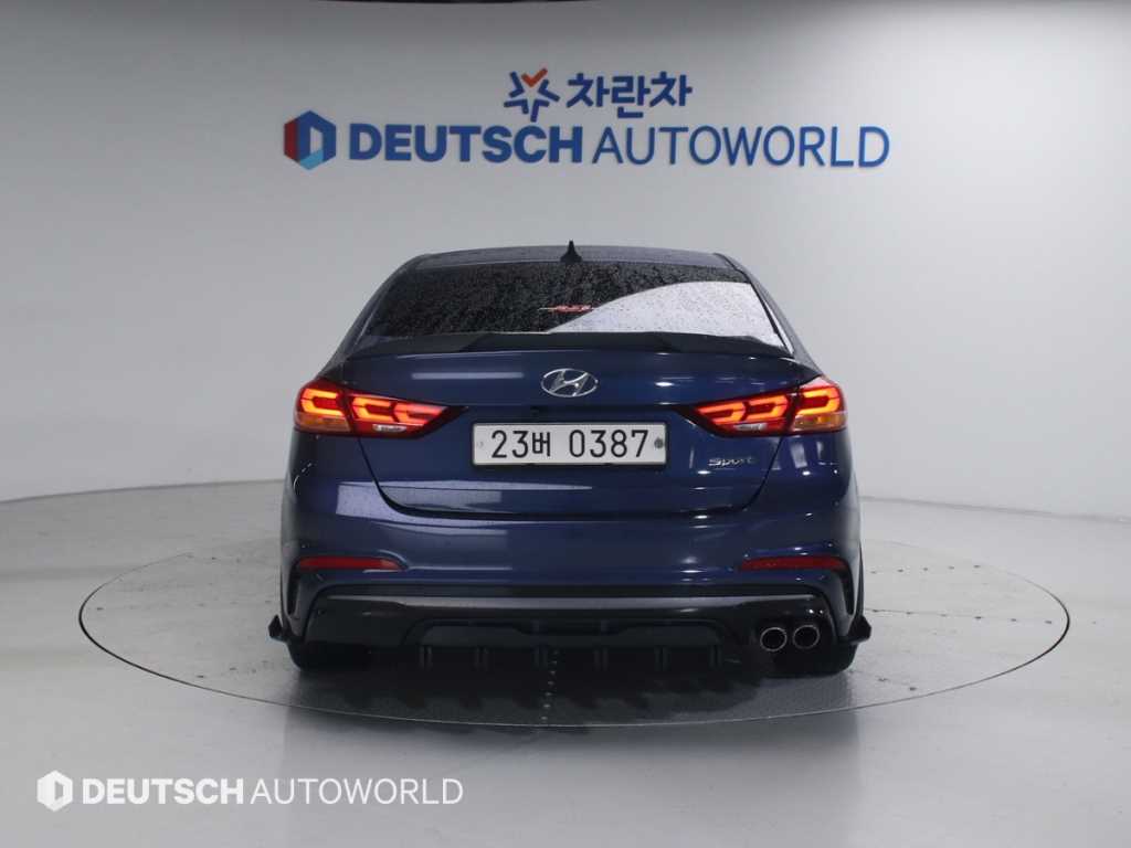 HYUNDAI Avante - Vista 4