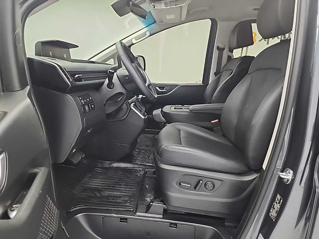 HYUNDAI Staria - Vista 11