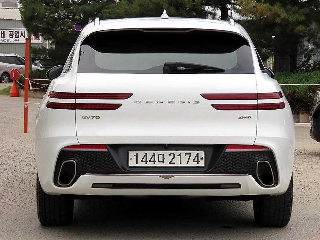 Genesis GV70 - Vista 4