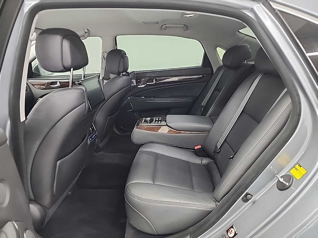 HYUNDAI Equus - Vista 12