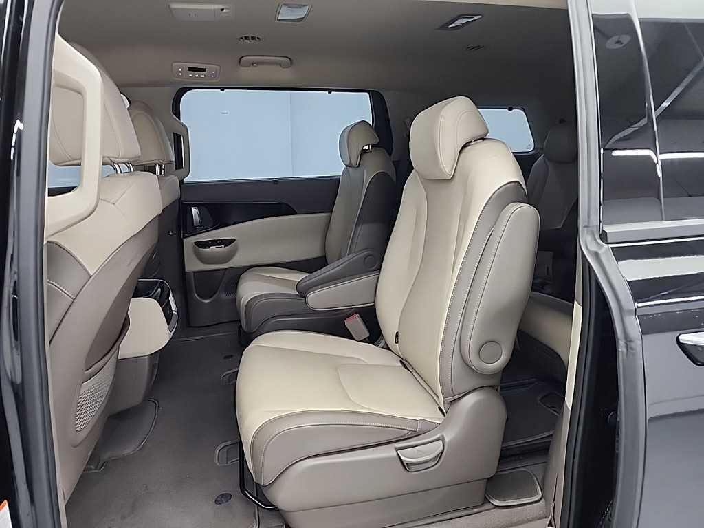 KIA Carnival - Vista 12
