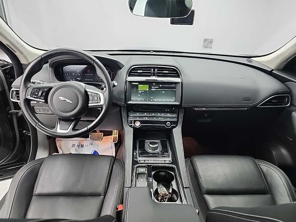 Jaguar F-PACE - Vista 7
