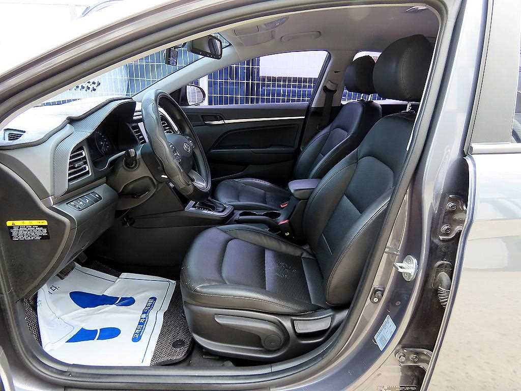 HYUNDAI Avante - Vista 5