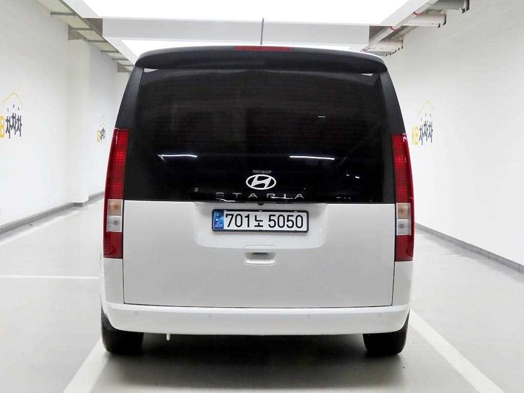 HYUNDAI Staria - Vista 3
