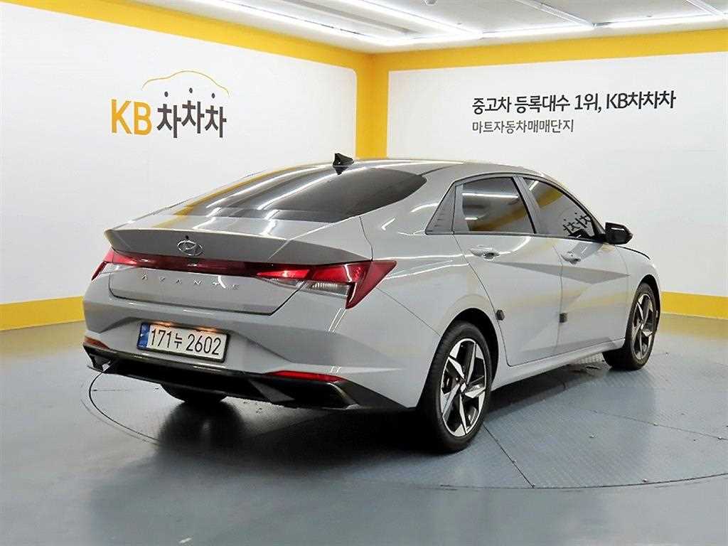 HYUNDAI Avante - Vista 4
