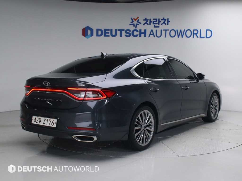 HYUNDAI Grandeur - Vista 2