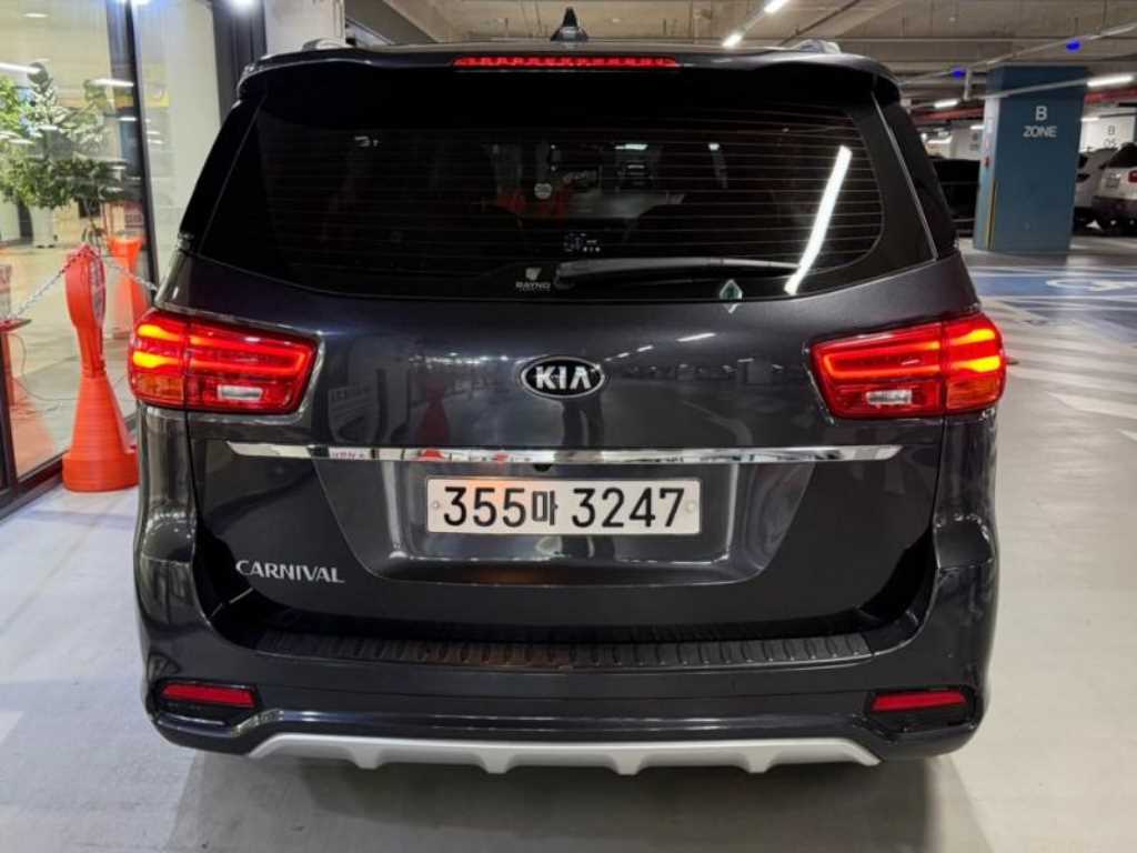 KIA Carnival - Vista 5
