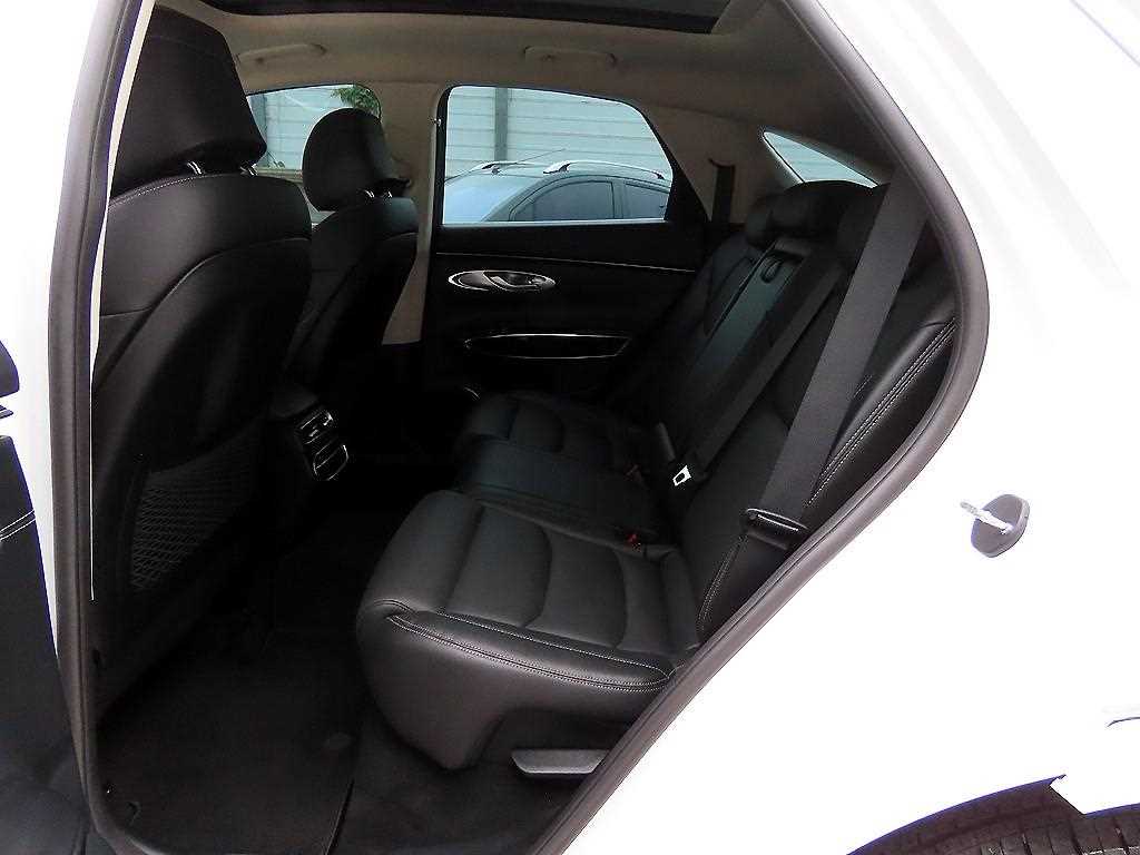 Genesis GV70 - Vista 6