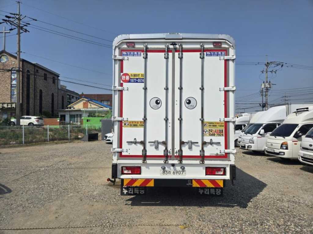 medium and large cargo truck - Vista 6